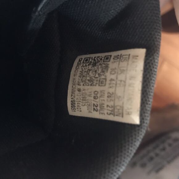 Size 10.5 - adidas Hoops 3.0 Mid Black Scarlet - Picture 7 of 9